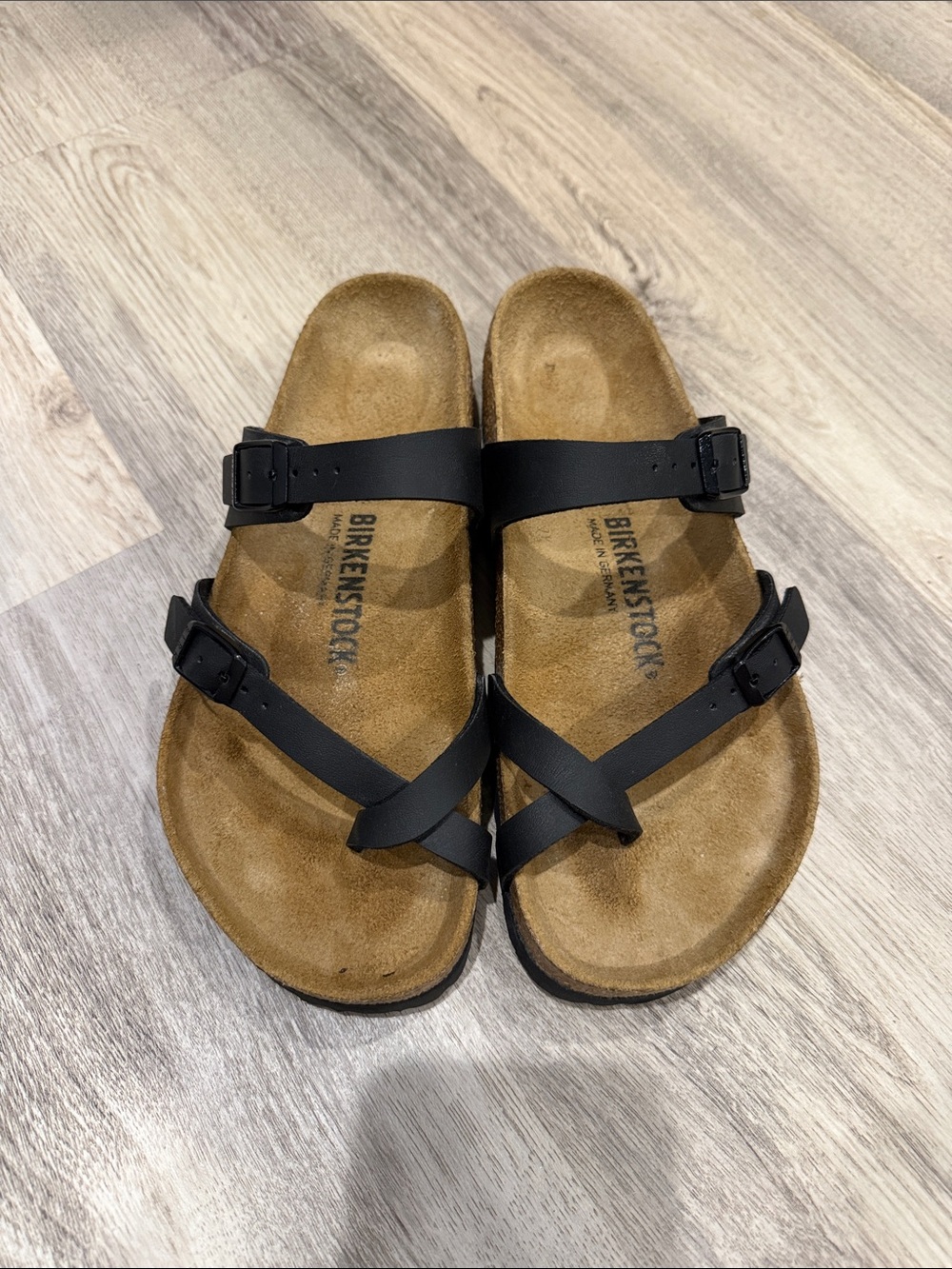 Birkenstock Black Two-Strap Cross-Toe Sandals Size 39!   BNWOT